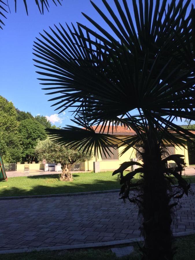 Villa Althea Ronago Exteriör bild